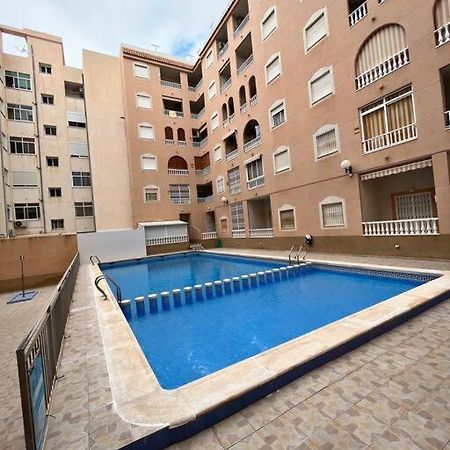 Cozy Apartment 5 Mins To Beach Torrevieja Bagian luar foto