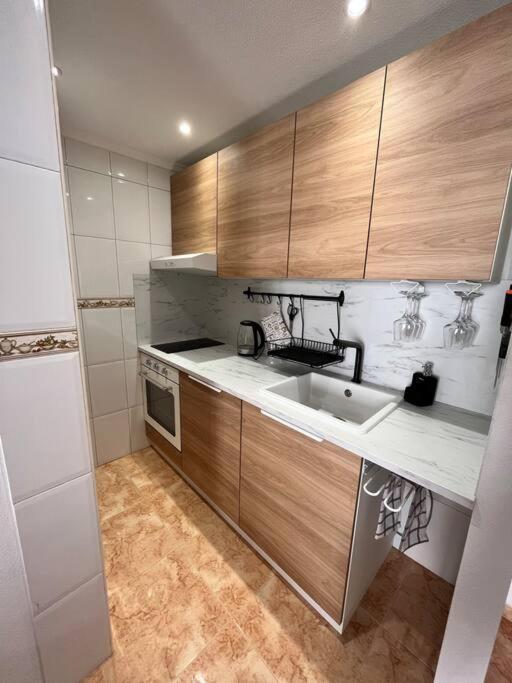 Cozy Apartment 5 Mins To Beach Torrevieja Bagian luar foto