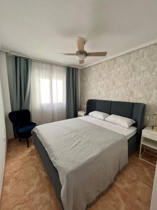 Cozy Apartment 5 Mins To Beach Torrevieja Bagian luar foto