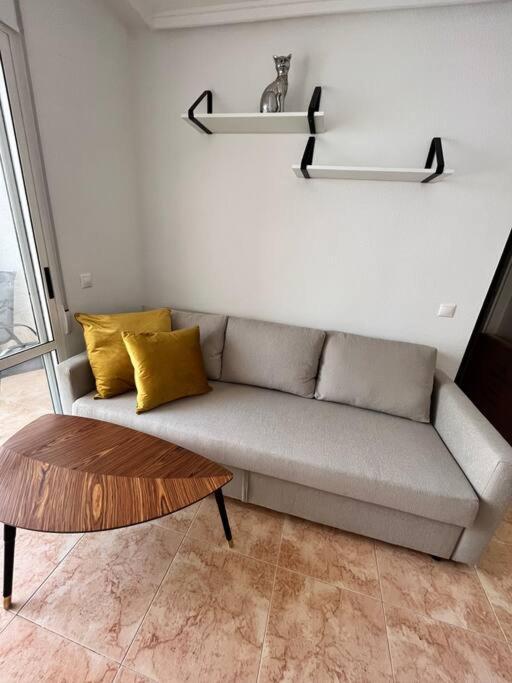Cozy Apartment 5 Mins To Beach Torrevieja Bagian luar foto