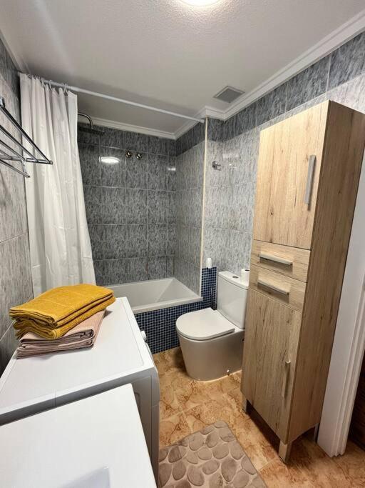 Cozy Apartment 5 Mins To Beach Torrevieja Bagian luar foto