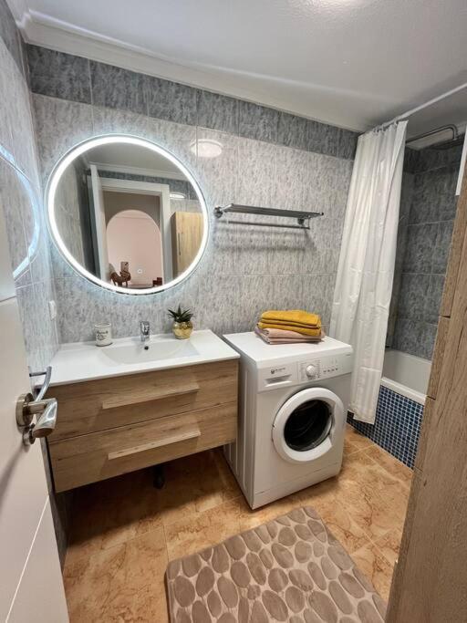 Cozy Apartment 5 Mins To Beach Torrevieja Bagian luar foto