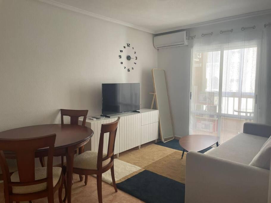 Cozy Apartment 5 Mins To Beach Torrevieja Bagian luar foto