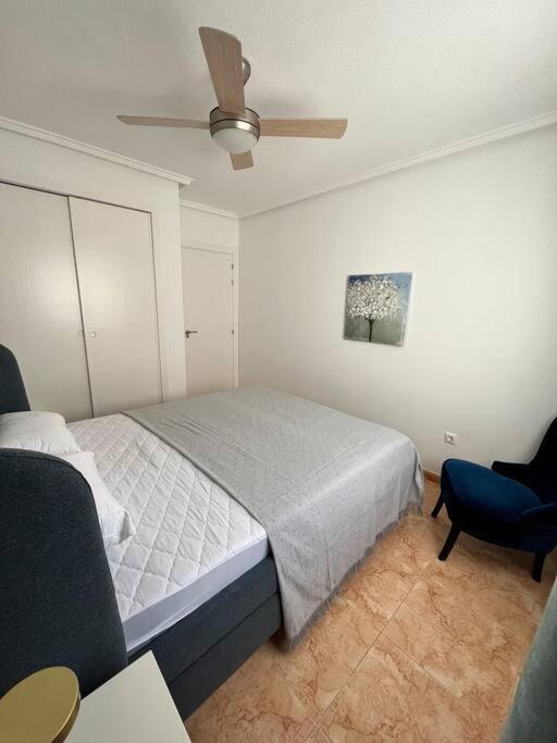 Cozy Apartment 5 Mins To Beach Torrevieja Bagian luar foto